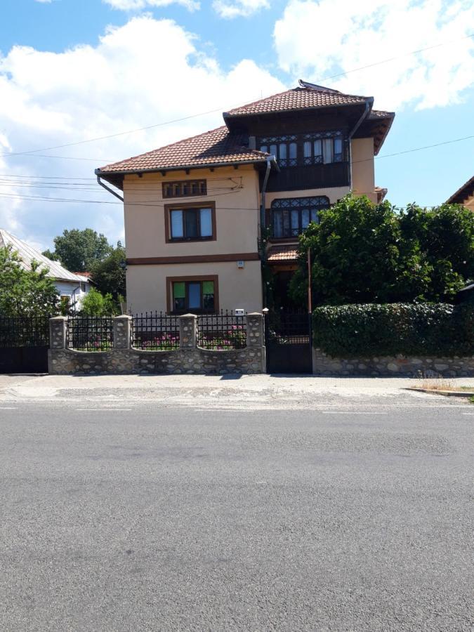 Cazare Adela Horezu Exterior foto